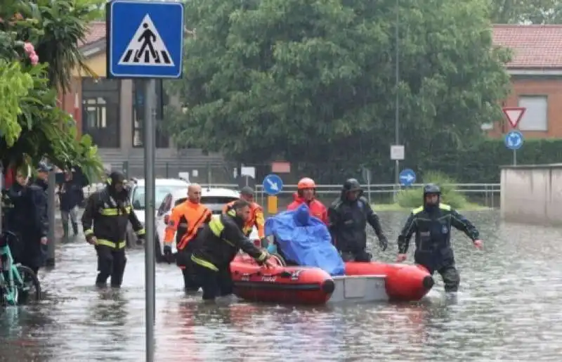 PIOGGIA E MALTEMPO A MILANO