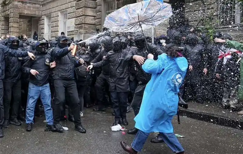 proteste contro la legge sugli agenti stranieri a tbilisi, georgia   2