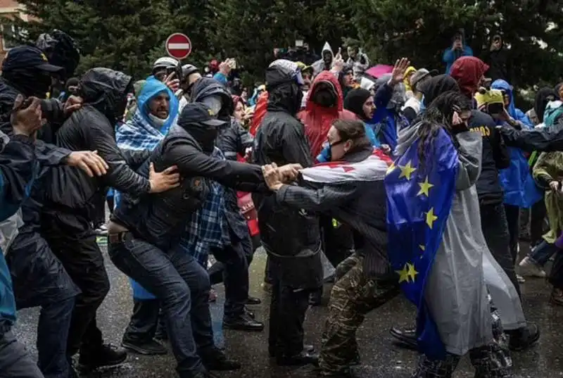 proteste contro la legge sugli agenti stranieri a tbilisi, georgia   4