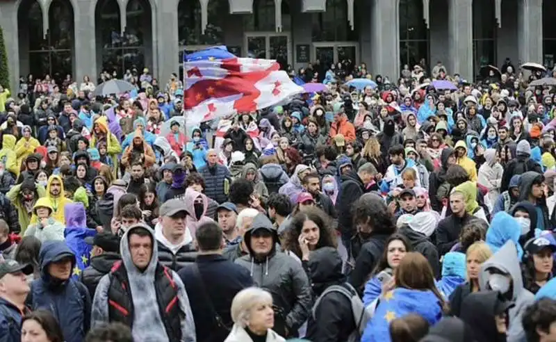 proteste contro la legge sugli agenti stranieri a tbilisi, georgia   7