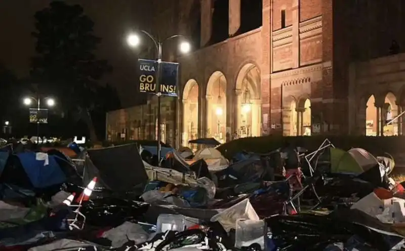 proteste e scontri alla ucla   3