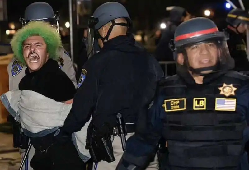 proteste e scontri alla ucla   6