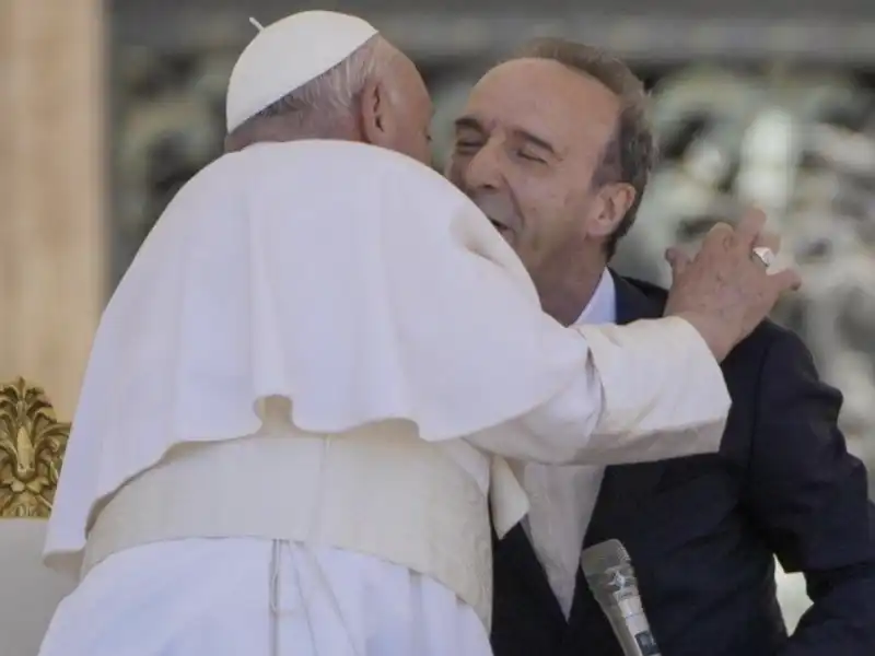 roberto benigni e papa francesco alla giornata mondiale dei bambini 1