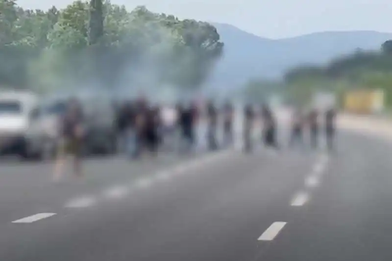 scontri in autostrada tra ultras della juve e dell'atalanta  2