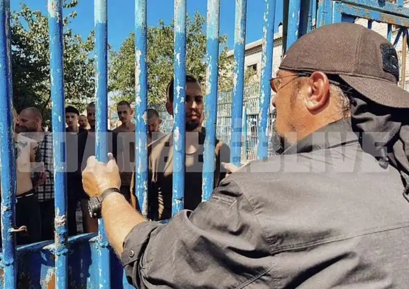 steven seagal in un campo di prigionia a olenivka 