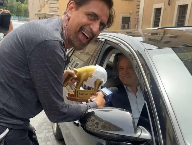 tapiro d oro a enrico mentana 