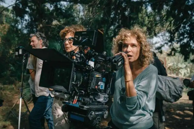 valeria golino sul set di l'arte della gioia