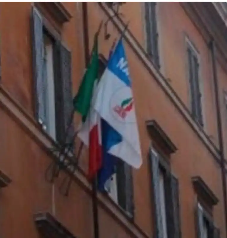 via della scrofa sede fratelli d'italia bandiera tricolore