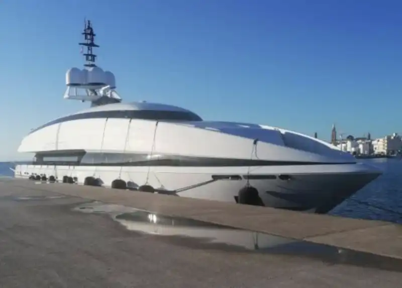 yacht crazy me   2