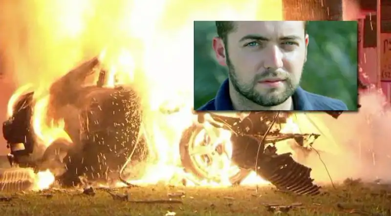 L AUTO DI MICHAEL HASTINGS IN FIAMME 