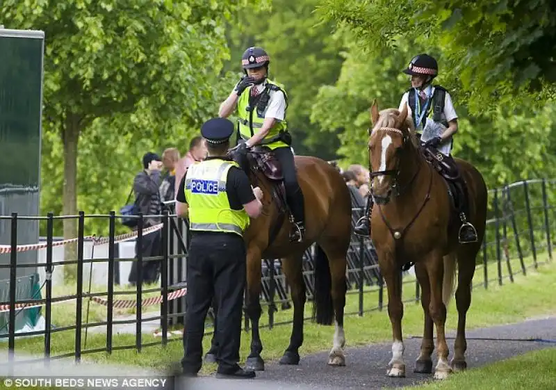 BILDERBERG L ARRIVO E LE MISURE DI SICUREZZA AL WATFORD HOTEL 