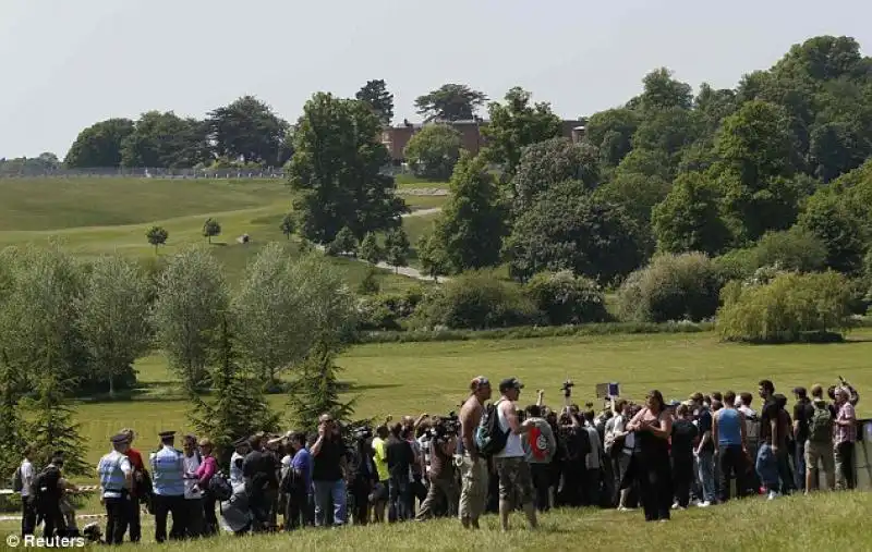 BILDERBERG L ARRIVO E LE MISURE DI SICUREZZA AL WATFORD HOTEL 