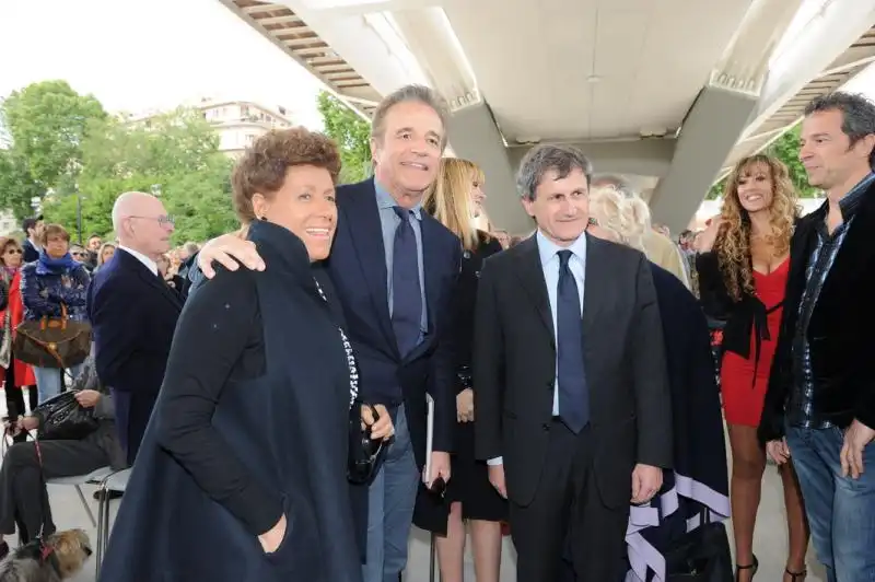 Carla Fendi Cristian De Sica e Gianni Alemanno 