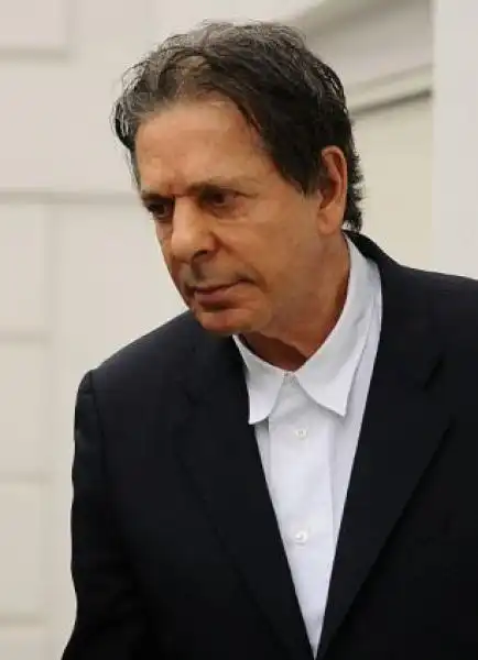 CHARLES SAATCHI 