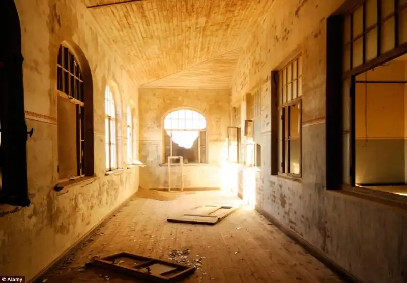 CITT FANTASMA DI KOLMANSKOP IN NAMIBIA 