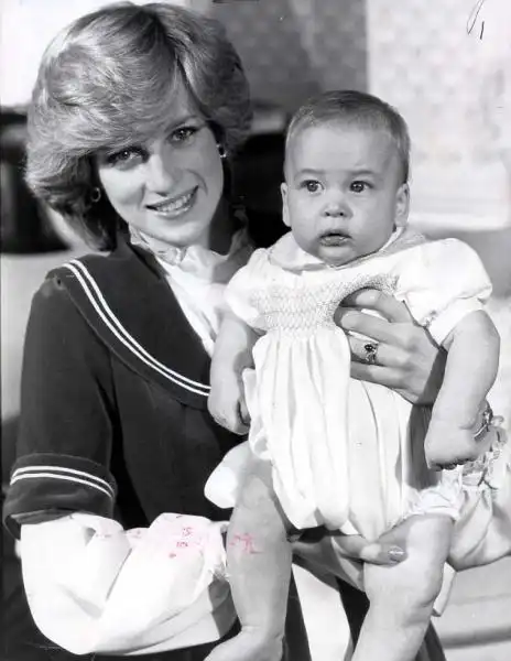 DIANA E WILLIAM article D C x 