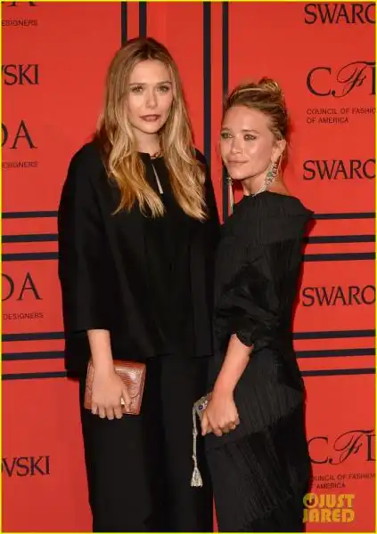 elizabeth mary kate olsen cfda fashion awards 