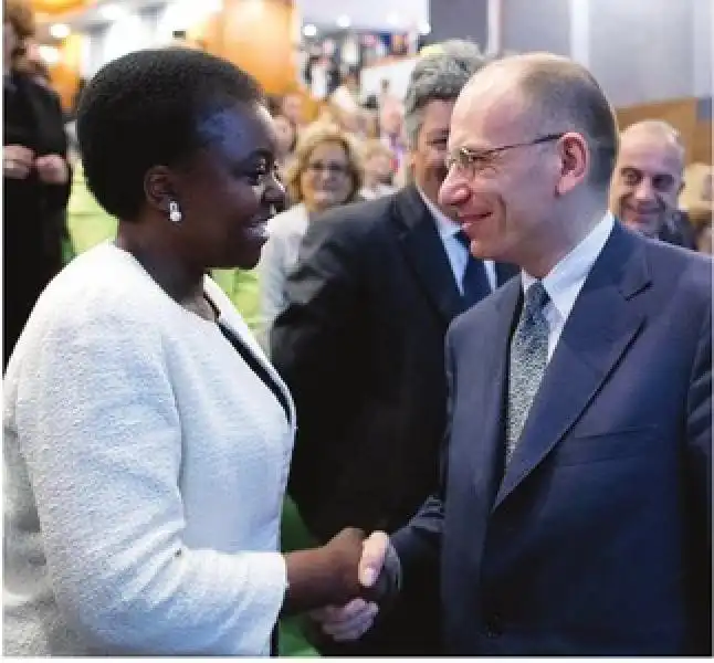 Enrico Letta e il ministro per l Integrazione Cecile Kyenge article 