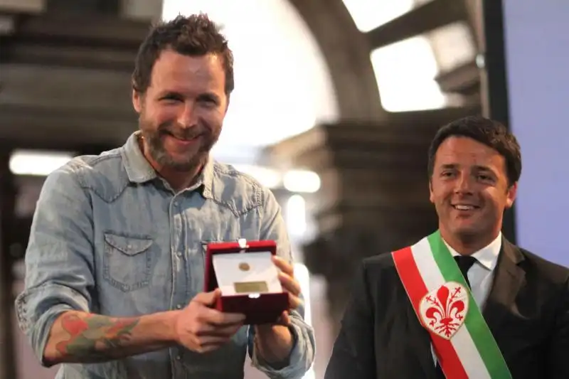 JOVANOTTI E MATTEO RENZI FOTO LAPRESSE 