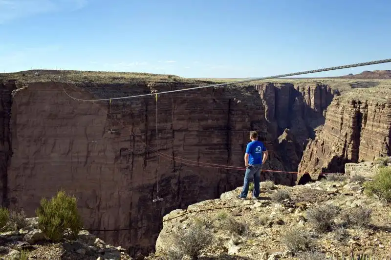 NUOVA IMPRESA DI WALLENDA ATTRAVERSA CANYON A METRI DI ALTEZZA 