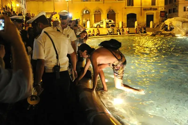 Paolini esce dalla Fontana 