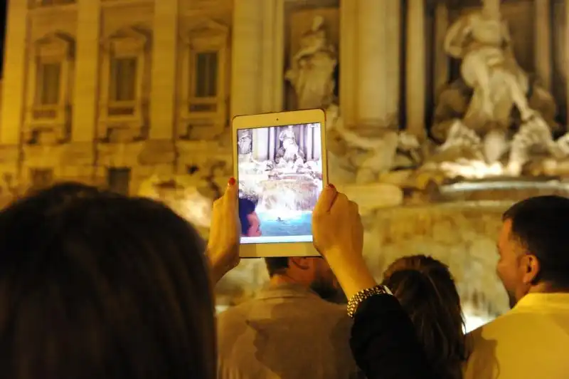 Paolini fotografato dal pubblico 