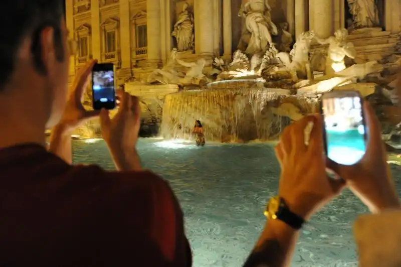 Paolini fotografato dal pubblico 