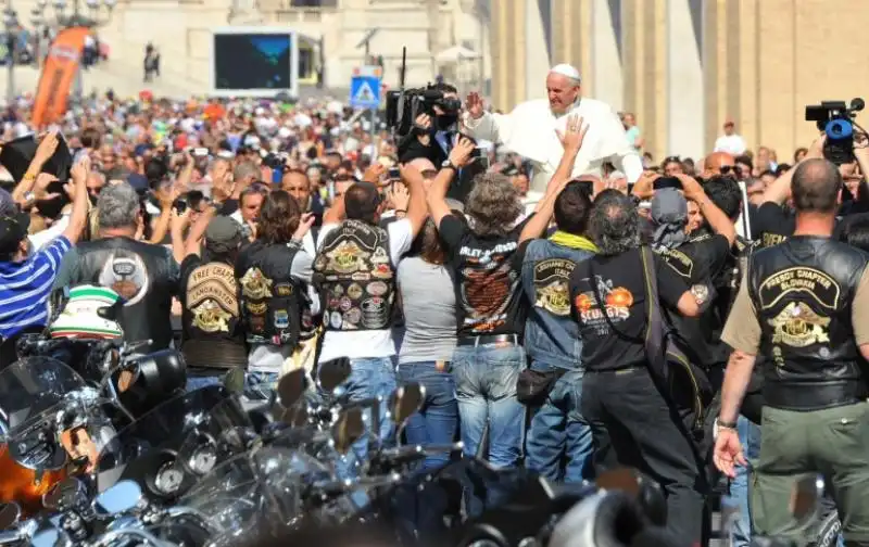 PAPA BERGOGLIO CON I MOTOCICLISTI HARLEY 