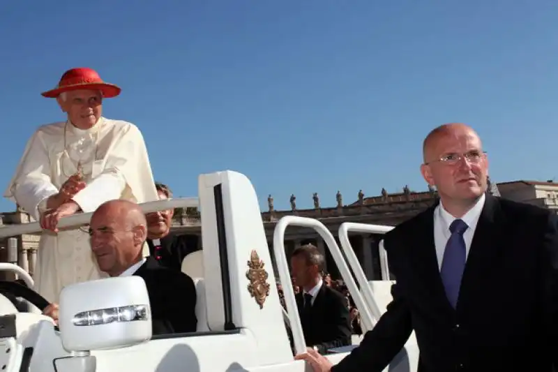 PAPA RATZINGER E DOMENICO GIANI 