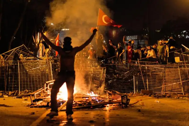 proteste in turchia contro il governo erdogan 