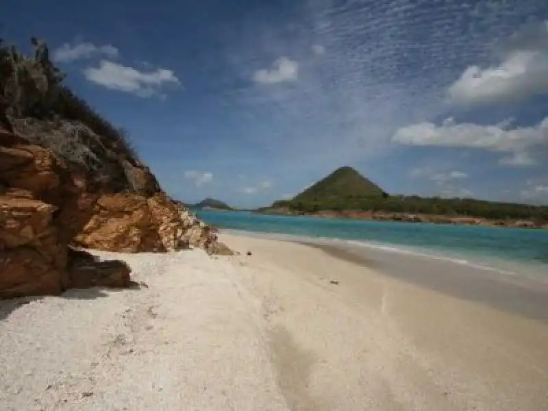 STATI MENO POPOLATI AL MONDO ANTIGUA E BARBUDA 