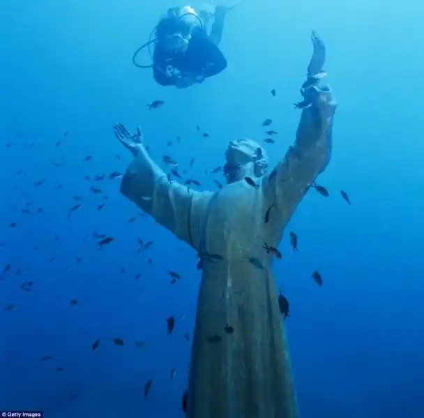 STATUA DI CRISTO A SAN FRUTTUOSO VICONO PORTOFINO 