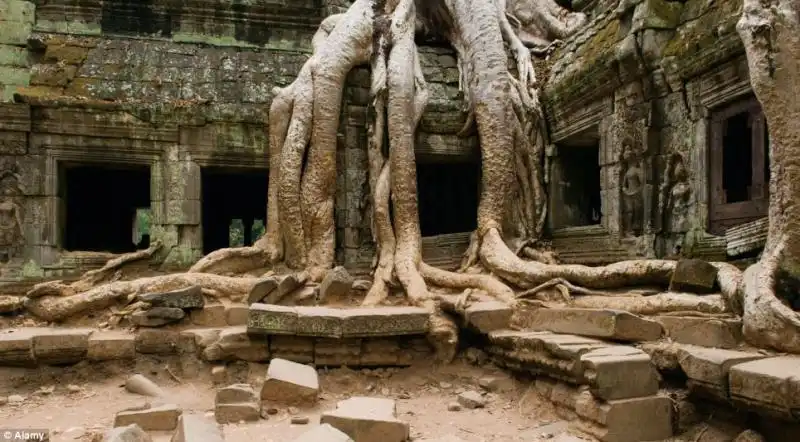 IL TEMPIO DI ANGKOR WAT IN CAMBOGIA 