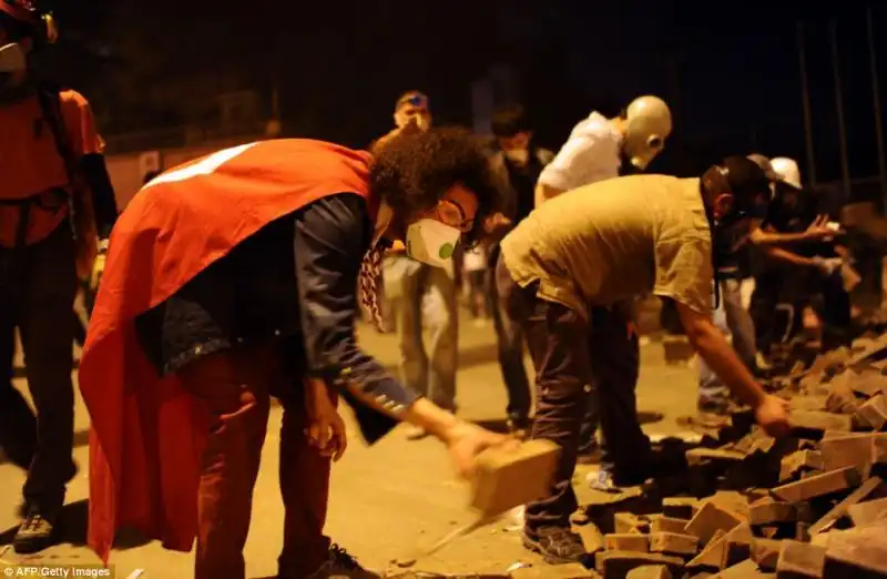 TURCHIA PROTESTE E SCONTRI A PIAZZA TAKSIM 