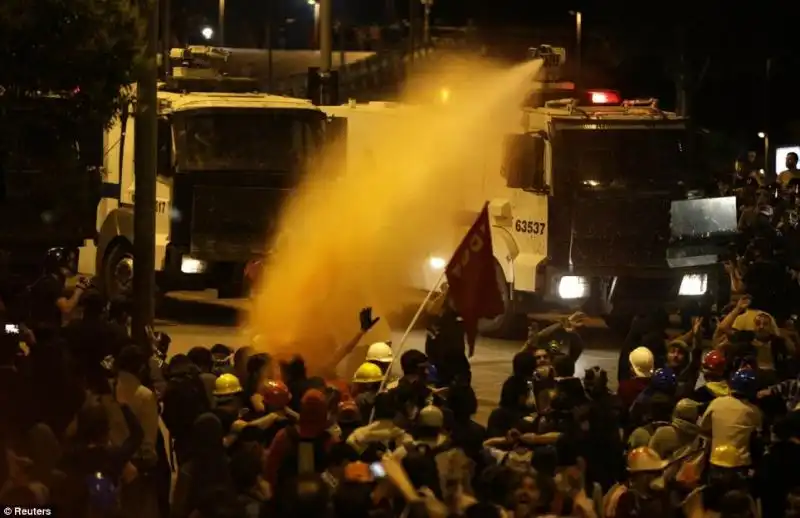 TURCHIA PROTESTE E SCONTRI A PIAZZA TAKSIM 