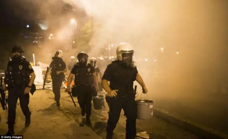 TURCHIA PROTESTE E SCONTRI A PIAZZA TAKSIM 