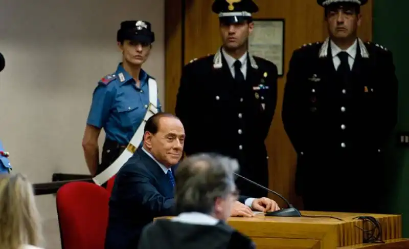 2 berlusconi al tribunale  di napoli per il processo lavitola