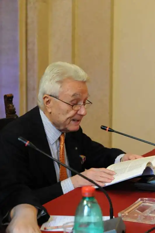 arbasino legge il suo libro