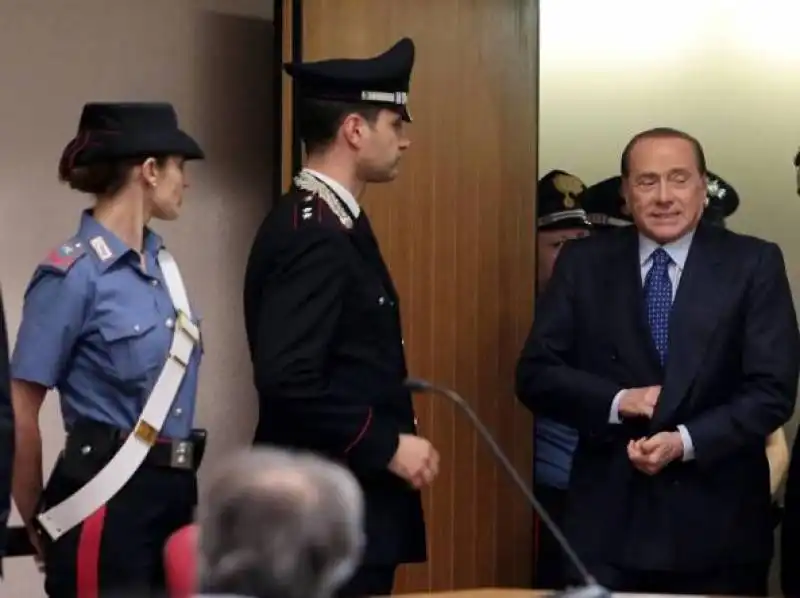  berlusconi al tribunale  di napoli per il processo lavitola