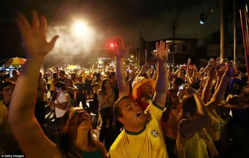 brasiliani esultano per la vittoria