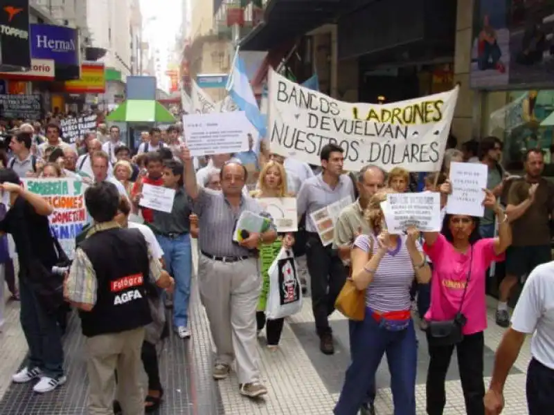 cacerolazo argentina 2001 2002