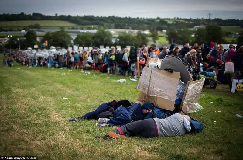 finiti prima di cominciare a glastonbury