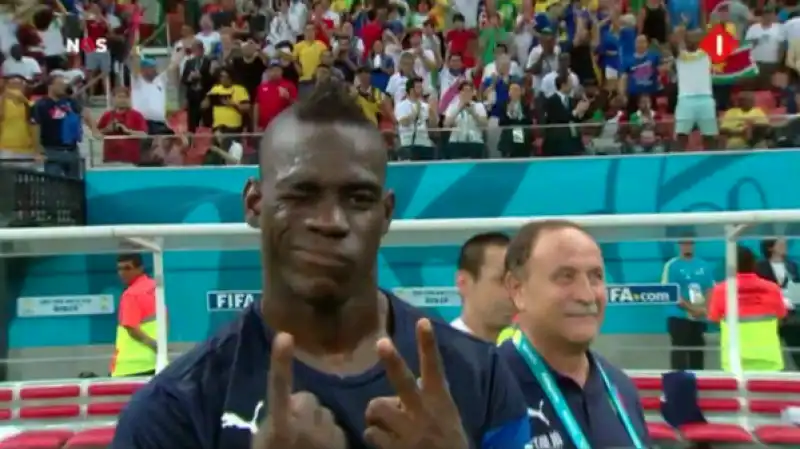 gli inglesi soffrono per balotelli