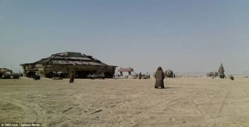 il set di star wars nel deserto di abu dhabi