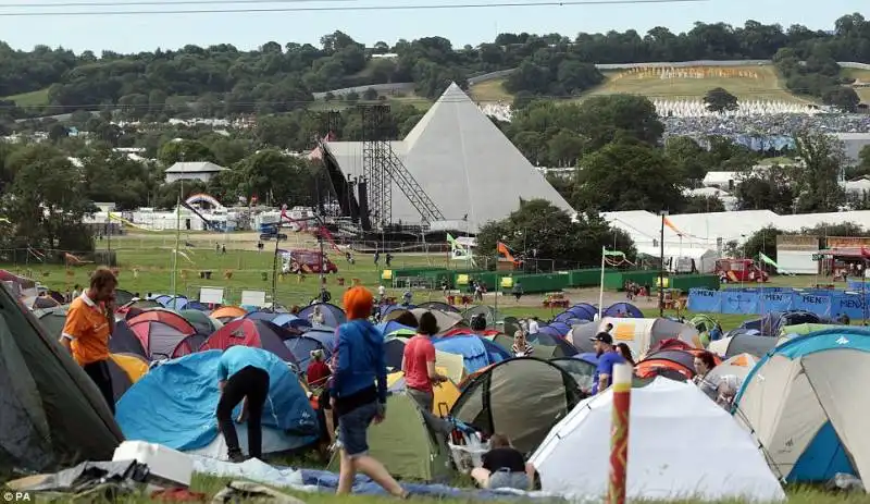 in seimila sono arrivato al camping di glastonbury