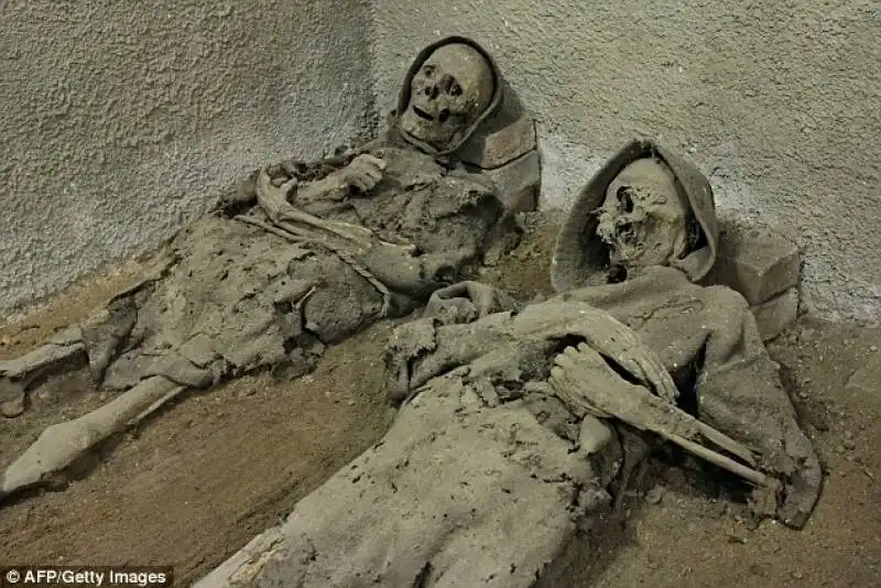 le mummie dei monaci risalgono a centinaia di anni fa