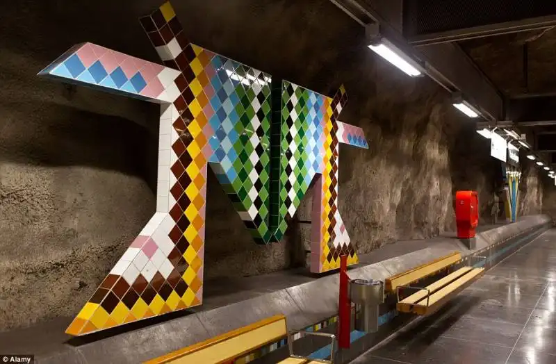 mosaico moderno sotto la metro di stoccolma