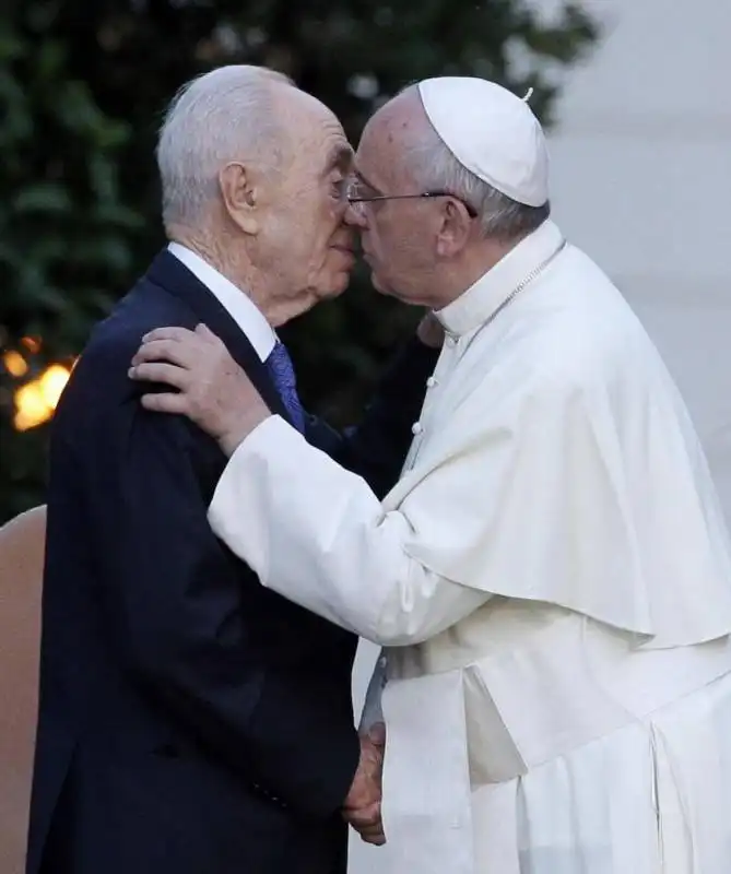 papa francesco riceve abu mazen shimon peres e fouad twal 15