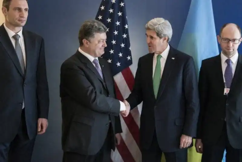 POROSHENKO CON JOHN KERRY