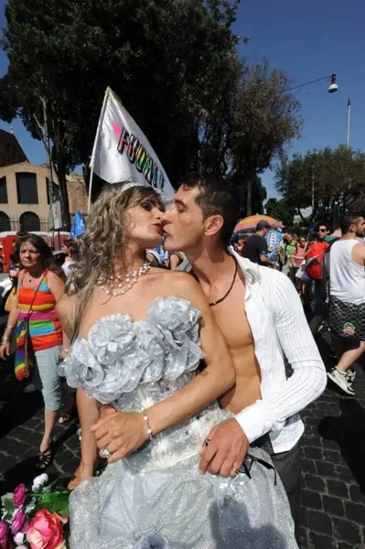 roma pride 2014   evviva gli sposi  18